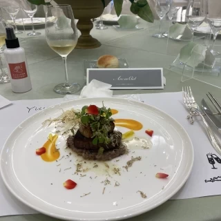 ソースも選べてとっても美味しかったです。お皿もあたたかい