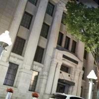 都会の中だが、街にも馴染み雰囲気のある素敵な外観