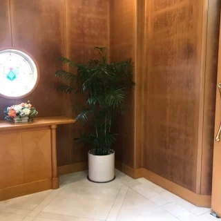 挙式会場入る前の左側