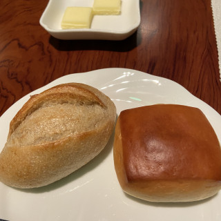 パン。焼き加減がとても良い。