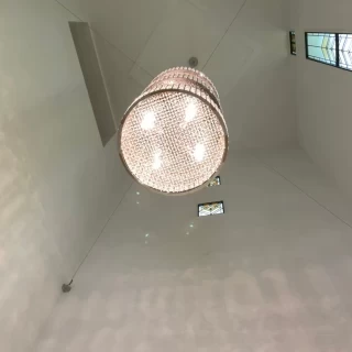 チャペルに入る前のシャンデリア
