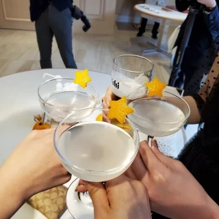 ゲスト控え室でいただけるドリンクを試飲させてもらいました。