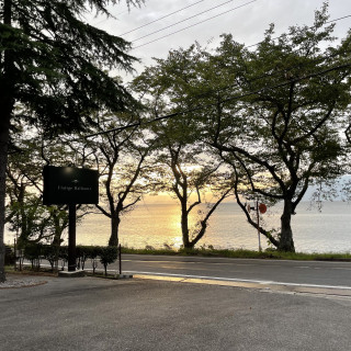 駐車場から見える琵琶湖の夕焼け