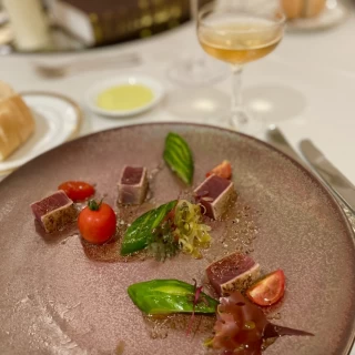 鮪が肉厚で食べ応えあり。オリーブオイルとのマッチング最高。