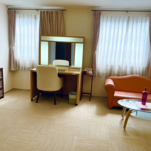 コンパクトな空間で気持ちを落ち着かせられる控え室|598091さんの山口グランドホテルの写真(1321374)