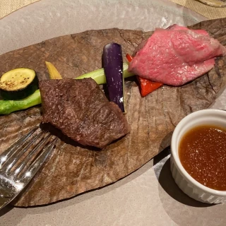 メインは常陸牛2種盛り