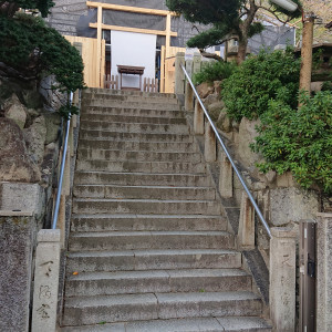 本殿までの階段(挙式会場から披露宴会場へ続く階段)|598243さんの北野天満神社 北野祝言の写真(1319466)