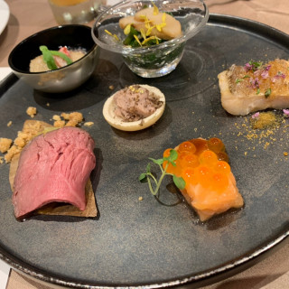 前菜です。
ここまで新郎新婦は食べることができます。