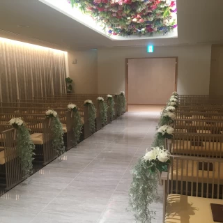 お花が可愛いチャペルです。