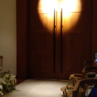 扉がライトでハート型に照らされ可愛い！