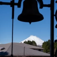 チャペル外の鐘