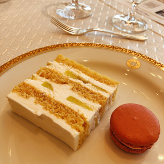 サツキのケーキとピエールエルメのマカロンは絶品です！