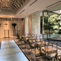 庭園の見えるチャペル