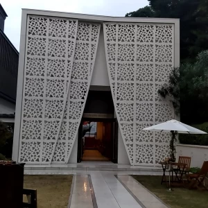 この向こう側にチャペルがあります。|598759さんの防府グランドホテル/FIVESTAR WEDDINGの写真(1345436)