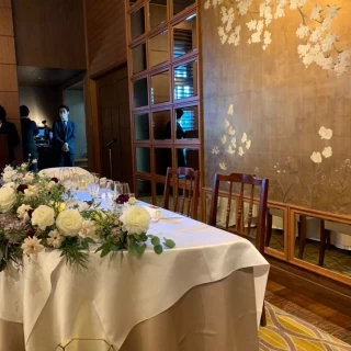 披露宴会場の高砂席。