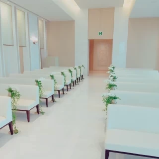 高層階にある白いチャペル