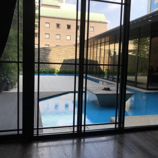 ロビーから見た挙式会場です。
外に出て写真も撮れます。