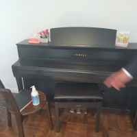 ピアノがあり、生演奏できます。