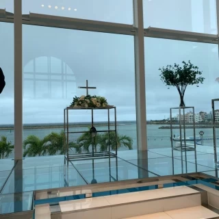 海が見えるチャペルです。