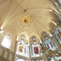 教会の天井です。明るく優しい光が差し込みます。