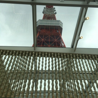 チャペル天井から見える東京タワー
