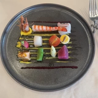 食べるのが楽しくなる盛り付けでした。