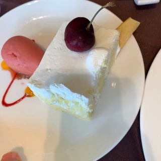 ゲスト用ケーキ　式後にもウェディングケーキいただきました