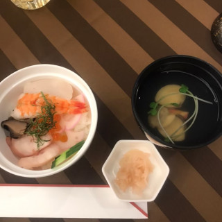 海鮮丼と貝汁