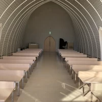 チャペルから入り口を見た様子