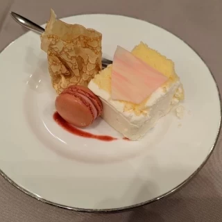 デザートとウェディングケーキ