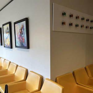 二次会会場への廊下です。黄色の椅子がかわいかったです。|599745さんのシャトー ラ・パルム・ドールの写真(1365760)