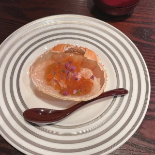 いくらと湯葉の料理です。