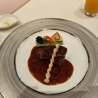メイン肉料理