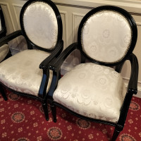 披露宴会場は2通りの椅子が選択でき、そのもう1つです。