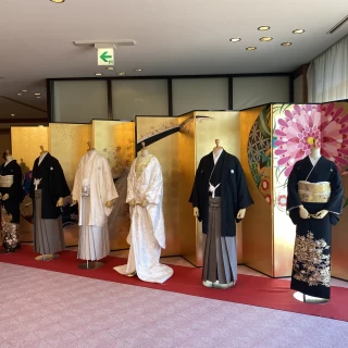 両親と並んでこのような写真が撮れるようです