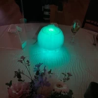 水とドライアイスを入れて光を演出