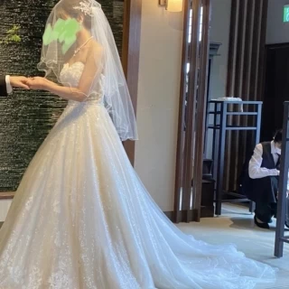 光が差し込むチャペル