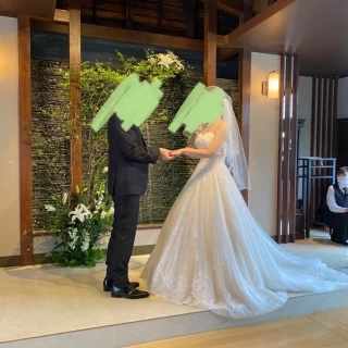 お花と滝が素敵です