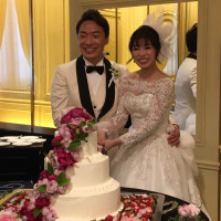 ファーストバイト。小柄なケーキだけど、お花も可愛く充分素敵