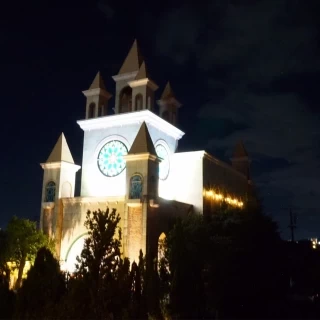 夜の式場です