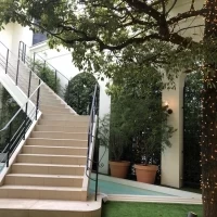 階段・プールがあり、演出しやすい空間です。