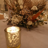 キャンドル、テーブルの花