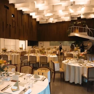 下から見た会場です