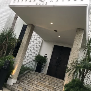 ロビー入口はとても綺麗