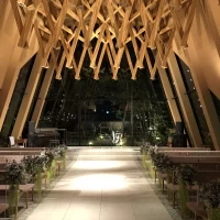 緑に囲まれたグランガーデンでとても素敵です。