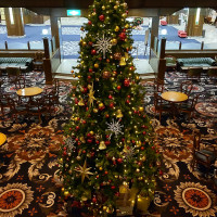 ホテル内のクリスマスツリー