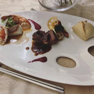 ワンプレート試食は夜景を見ながらいただきました。