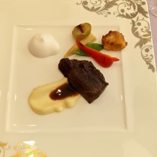 お肉料理です