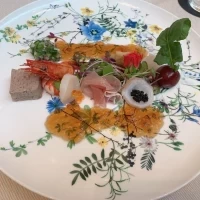 前菜です。ジュレをつけていただきます。