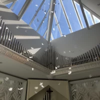 誓いを告げた際の天使の羽の演出は唯一無二と言えるでしょう。